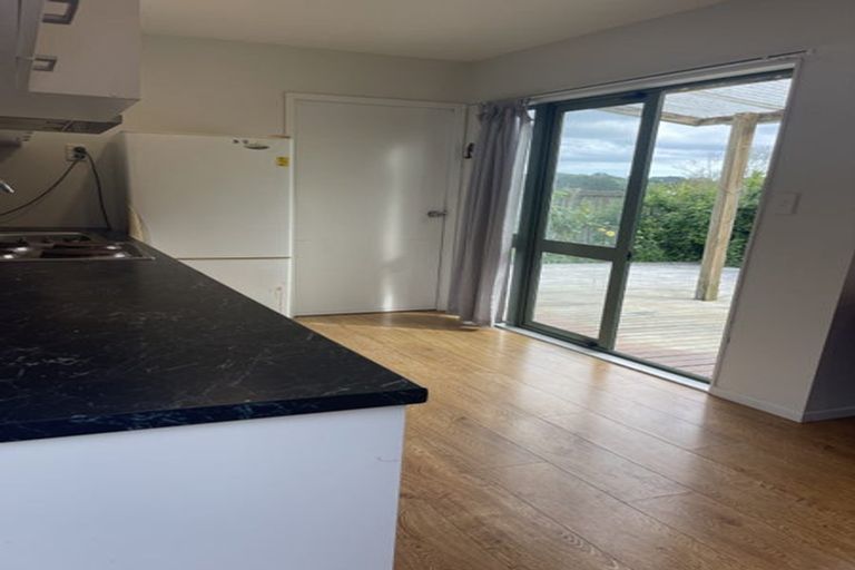 Photo of property in 49 Tawa Road, Kumeu, 0891