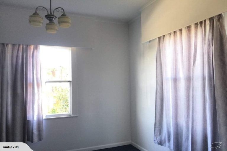 Photo of property in 163 St Heliers Road, Saint Heliers, Auckland, 1071