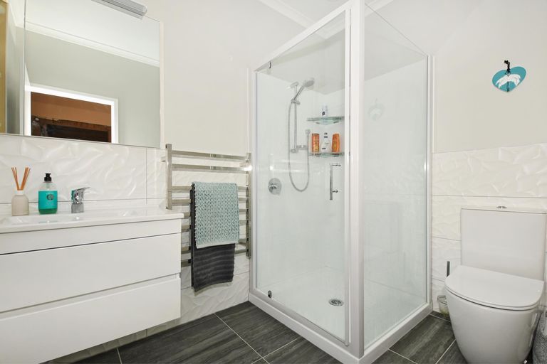 Photo of property in 429 Waikiekie Road North, Waiotira, 0193