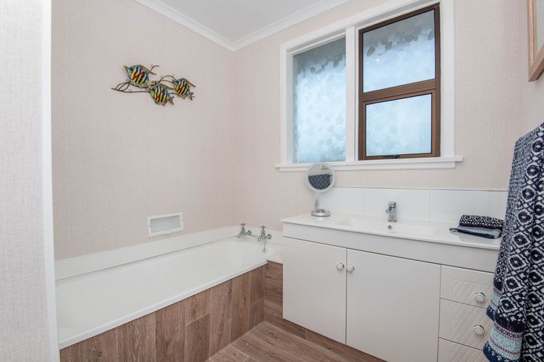 Photo of property in 5 Duthie Street, Milton, 9220