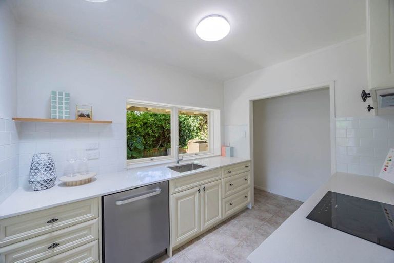 Photo of property in 2/89 Diana Drive, Glenfield, Auckland, 0627