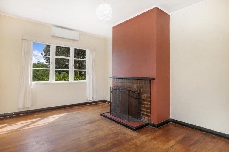 Photo of property in 35 Humariri Street, Point Chevalier, Auckland, 1022