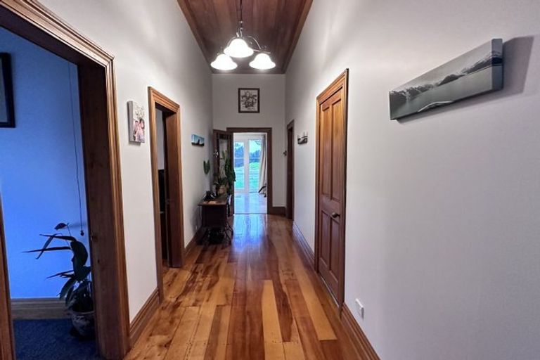 Photo of property in 56 Bellevue Way, Otaika, 0170