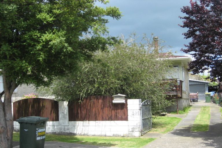 Photo of property in 13 Carbery Place, Manurewa, Auckland, 2102