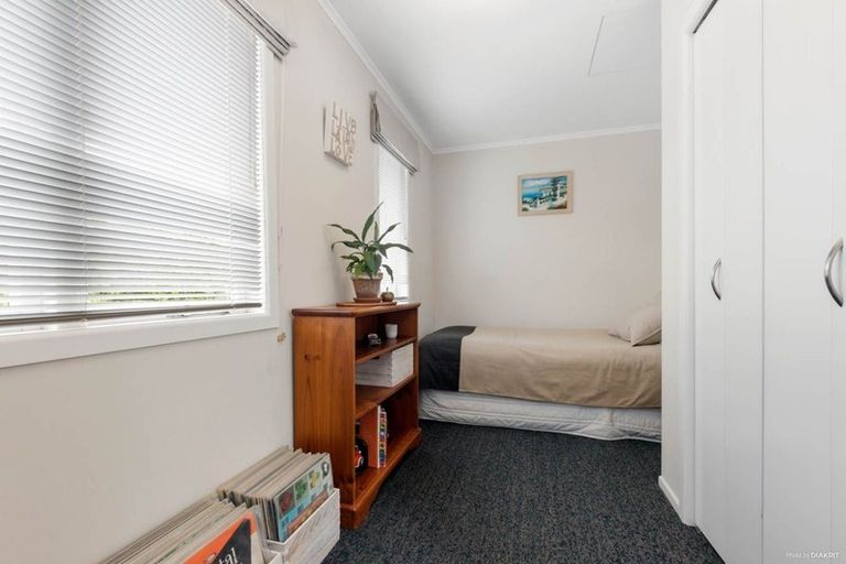 Photo of property in 6 Woodford Avenue, Henderson, Auckland, 0610