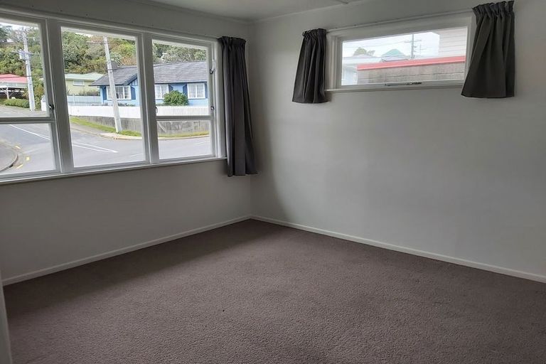 Photo of property in 92 Beazley Avenue, Paparangi, Wellington, 6037