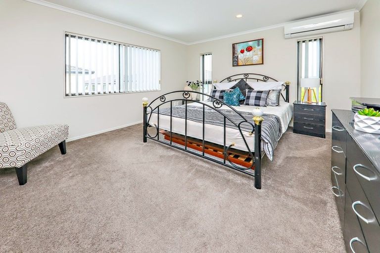 Photo of property in 18 Andover Way, Goodwood Heights, Auckland, 2105
