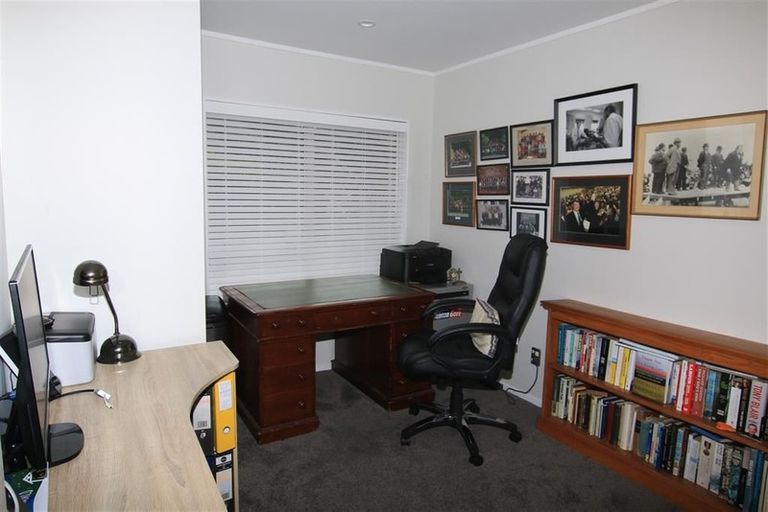 Photo of property in 10 Woodfern Crescent, Titirangi, Auckland, 0604