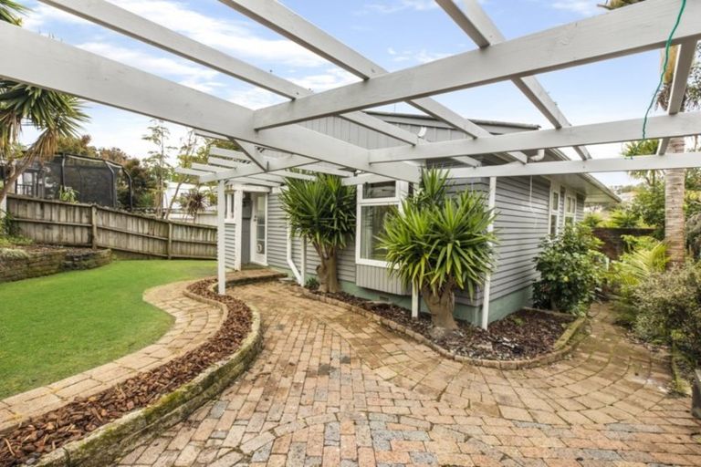 Photo of property in 2/710 Beach Road, Browns Bay, Auckland, 0630