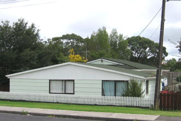 Photo of property in 126 Colwill Road, Massey, Auckland, 0614