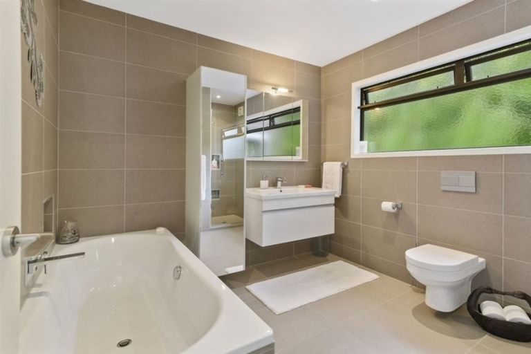 Photo of property in 50 Charles Dickens Drive, Mellons Bay, Auckland, 2014