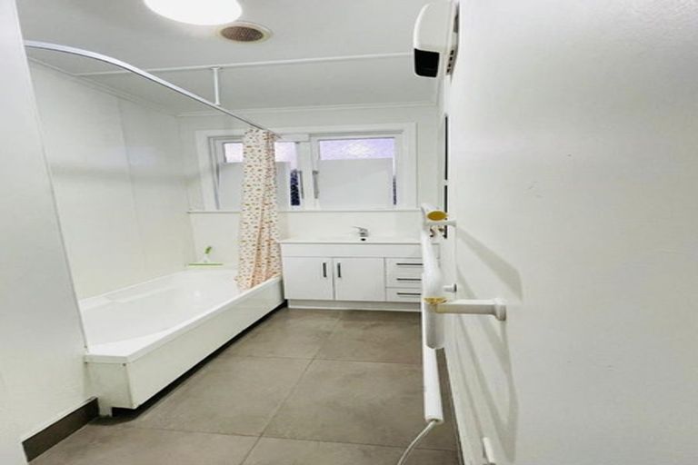 Photo of property in 231 Hepburn Road, Glendene, Auckland, 0602