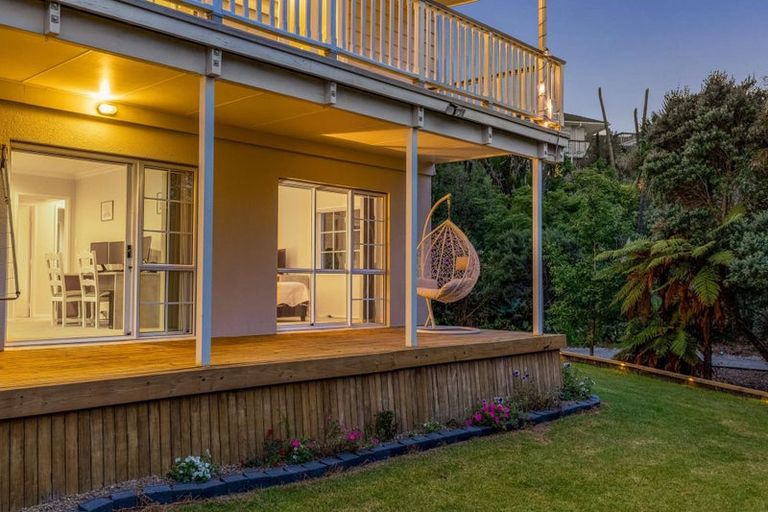 Photo of property in 3 Laingrange Place, Laingholm, Auckland, 0604