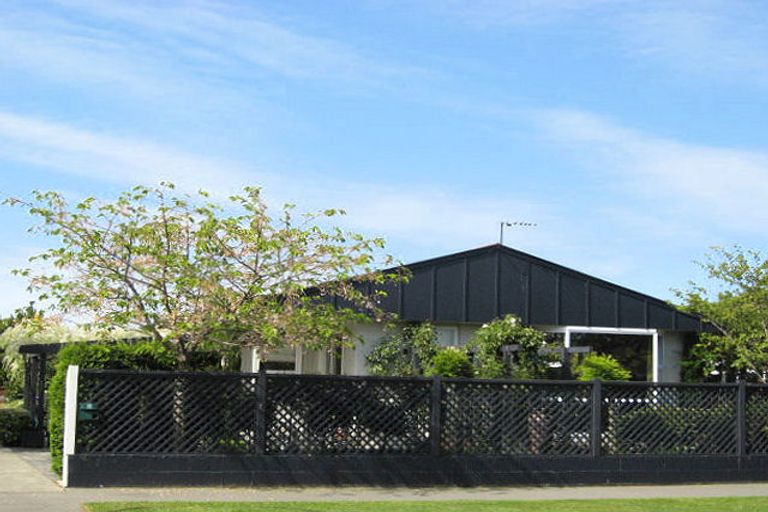 Photo of property in 1/34 Ambleside Drive, Burnside, Christchurch, 8053