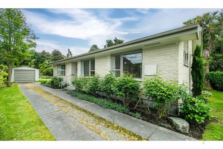 Photo of property in 18 Jollie Street, Geraldine, 7930