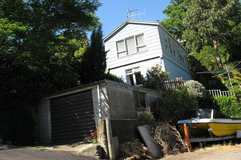 Photo of property in 28 Hawkhurst Road, Lyttelton, 8082