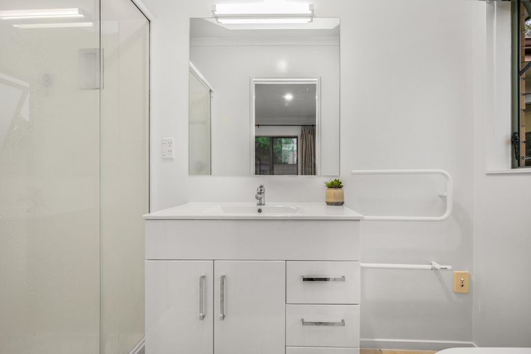 Photo of property in 10 Ironstone Place, Randwick Park, Auckland, 2105