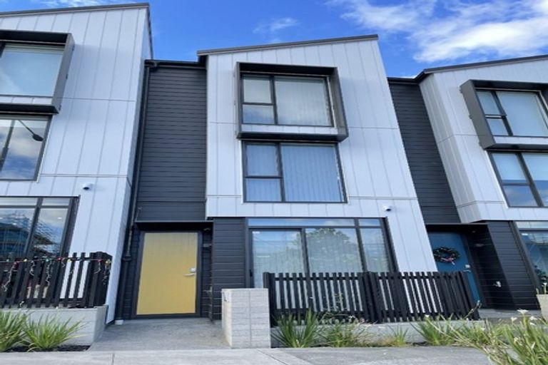 Photo of property in 58 Hobsonville Point Road, Hobsonville, Auckland, 0616