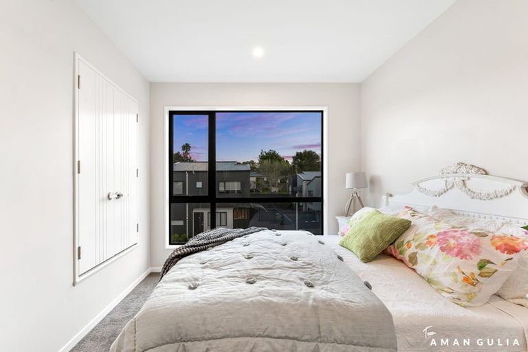 Photo of property in 7 Don Oliver Lane, Glen Eden, 0602