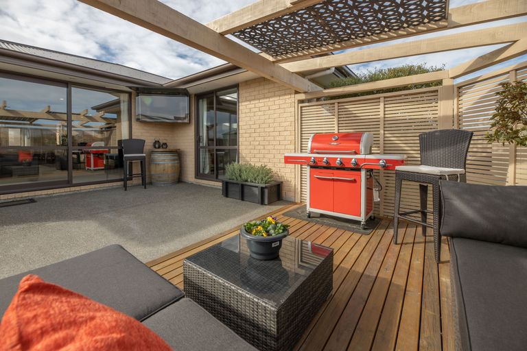 Photo of property in 6 Pemberton Drive, Amberley, 7410