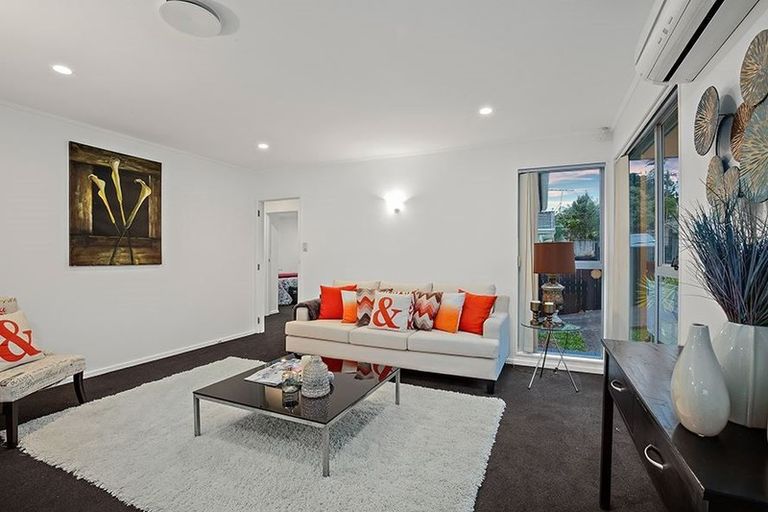 Photo of property in 33 Triangle Road, Massey, Auckland, 0614