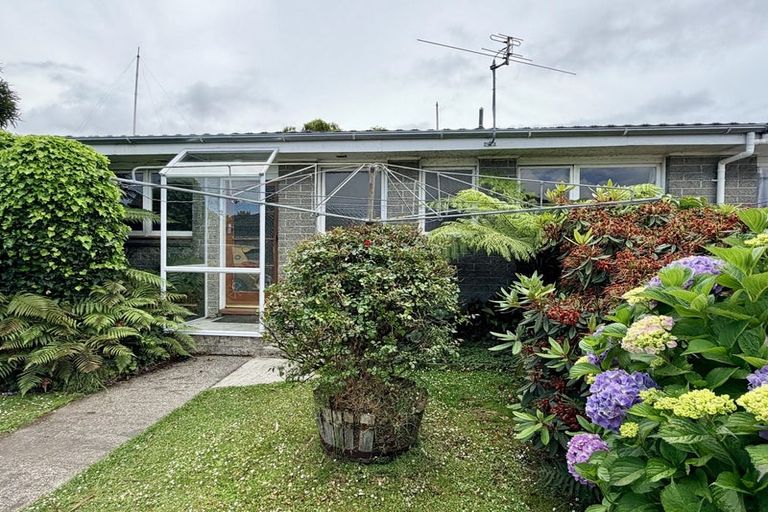 Photo of property in 2/17 Waimairi Road, Upper Riccarton, Christchurch, 8041