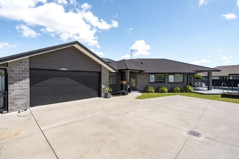 Photo of property in 15 Mike Smith Drive, Cambridge, 3434