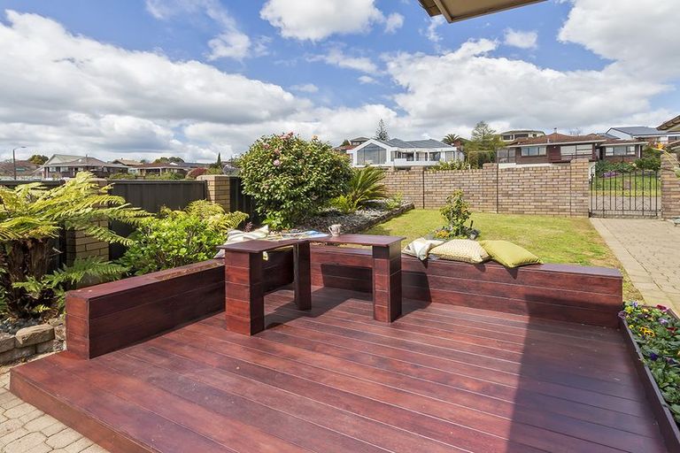 Photo of property in 53 Dalwhinnie Parade, Highland Park, Auckland, 2010