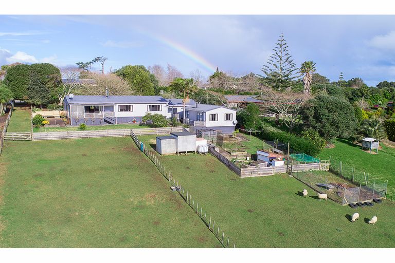 Photo of property in 120 Colombo Road, Waiuku, 2123