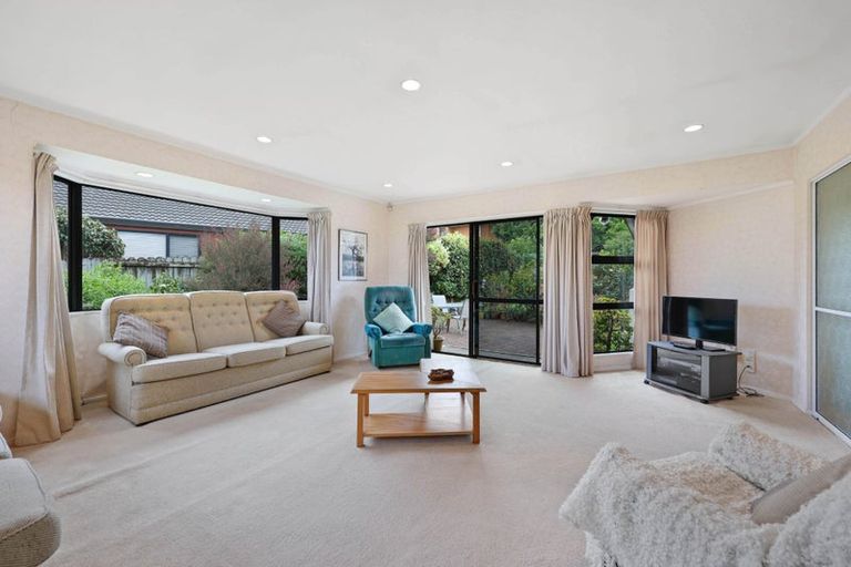 Photo of property in 57 Mirrabooka Avenue, Botany Downs, Auckland, 2010