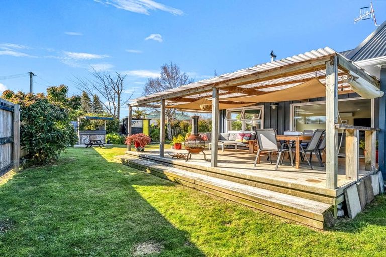 Photo of property in 37 Kawaha Point Road, Fairy Springs, Rotorua, 3015