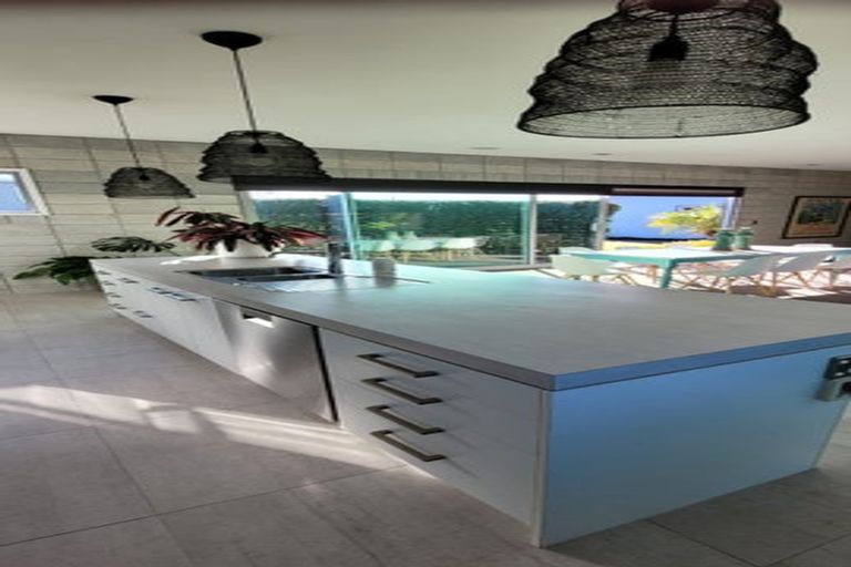 Photo of property in 28 Veale Road, Frankleigh Park, New Plymouth, 4310