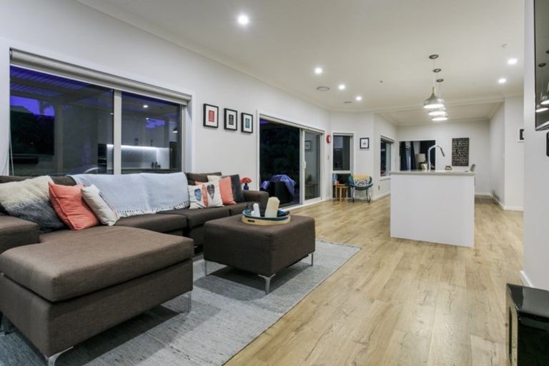 Photo of property in 47 Isobel Road, Greenhithe, Auckland, 0632