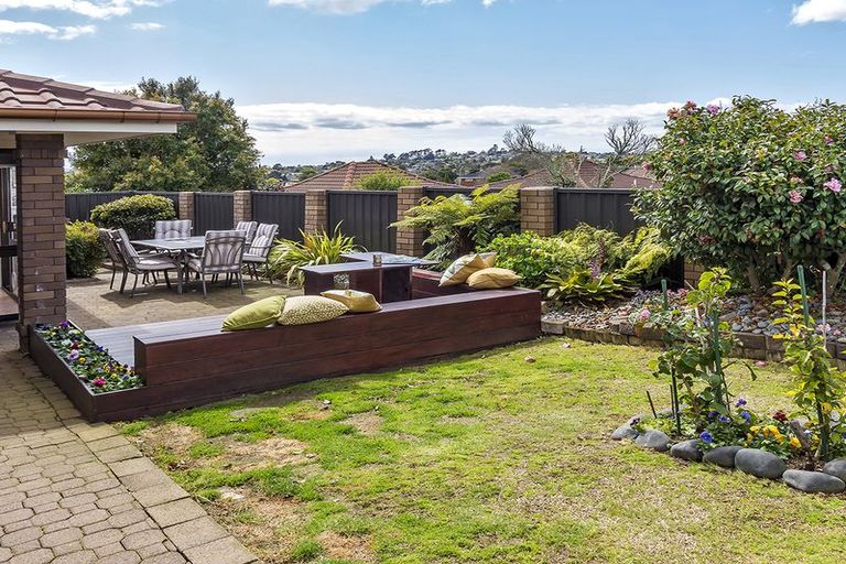 Photo of property in 53 Dalwhinnie Parade, Highland Park, Auckland, 2010