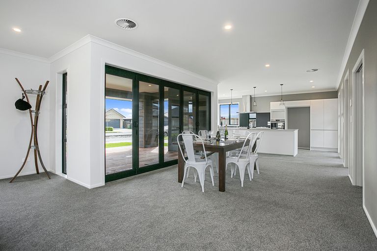 Photo of property in 35 Tulip Drive, Cambridge, 3434