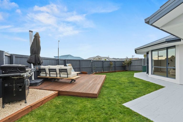 Photo of property in 2 Anglesea Avenue, Parklands, Christchurch, 8083