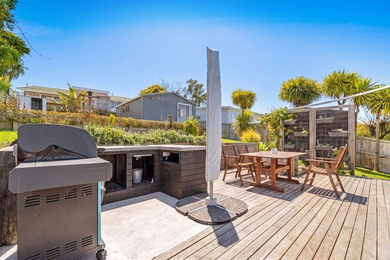 Photo of property in 121 Stanmore Bay Road, Stanmore Bay, Whangaparaoa, 0932