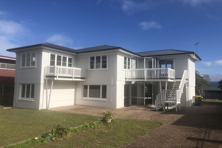 Photo of property in 180 Great North Road, Glendene, Auckland, 0612