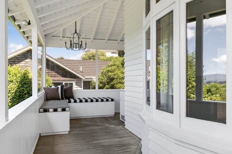 Photo of property in 8 Robieson Lane, Roseneath, Wellington, 6011