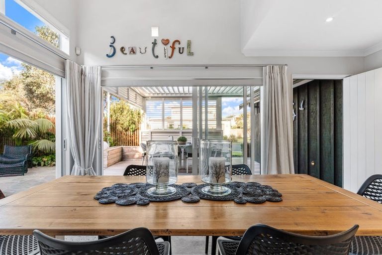 Photo of property in 16 Te Mana Street, Omaha, 0986