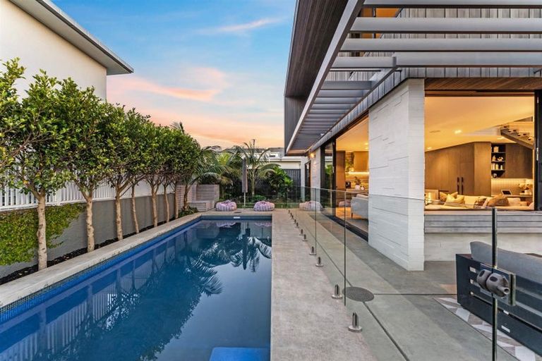 Photo of property in 41 Craig Road, Milford, Auckland, 0620