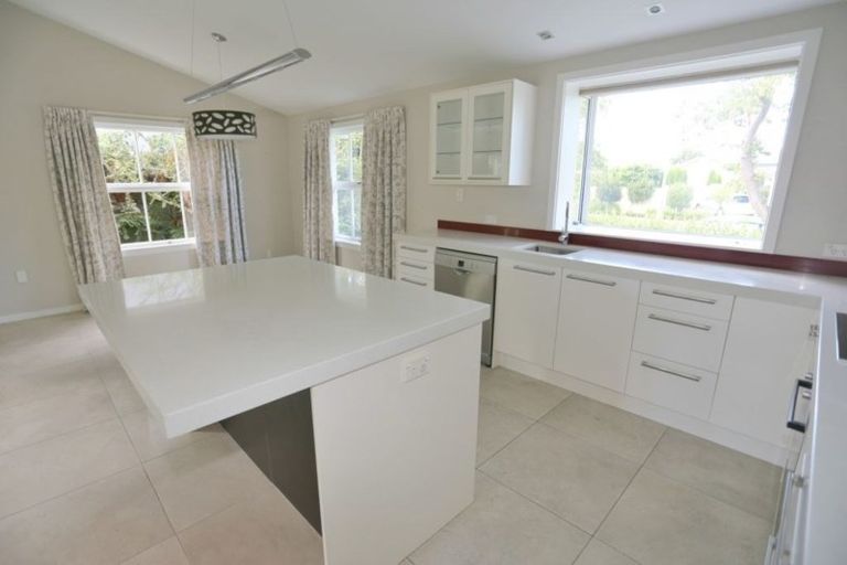 Photo of property in 11 Radbrook Street, Avonhead, Christchurch, 8042