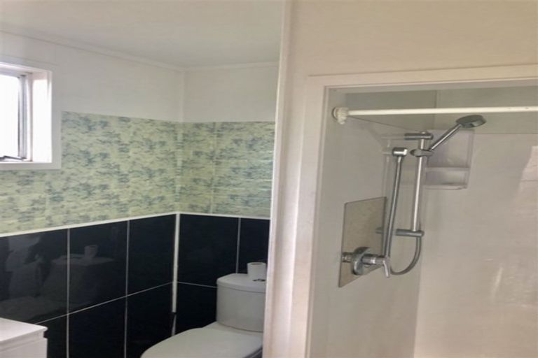 Photo of property in 51 Sturges Road, Henderson, Auckland, 0612