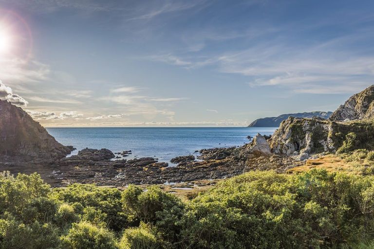 Photo of property in 3 Terrace Road, Titahi Bay, Porirua, 5022