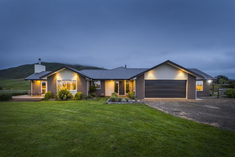 Photo of property in 20 Highland View Drive, Tokomaru, Palmerston North, 4474