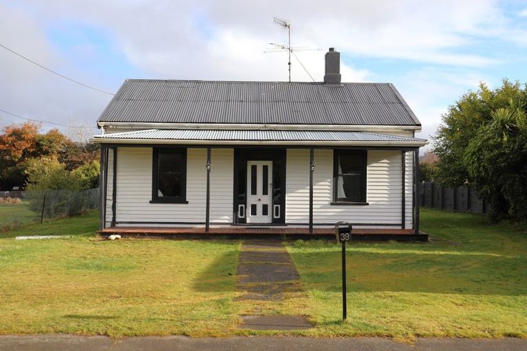 Photo of property in 39 Eton Street, Otautau, 9610