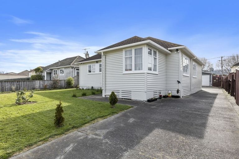 Photo of property in 17 Hewer Crescent, Naenae, Lower Hutt, 5011