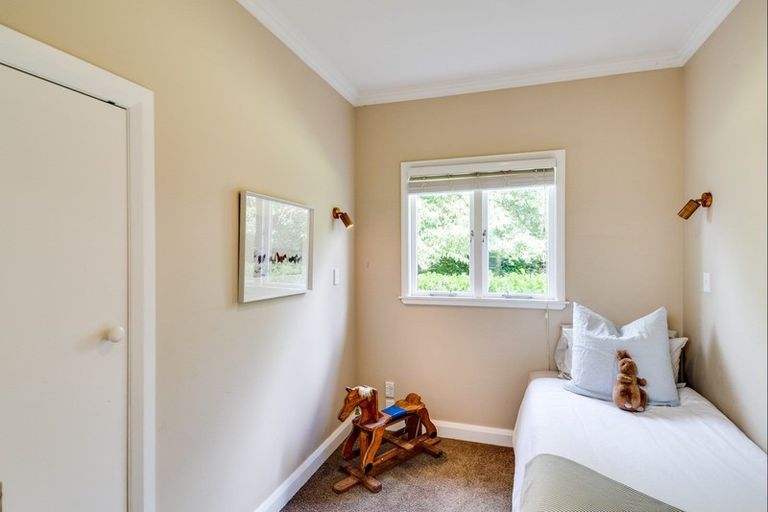 Photo of property in 32 Saint Andrews Road, Havelock North, 4130