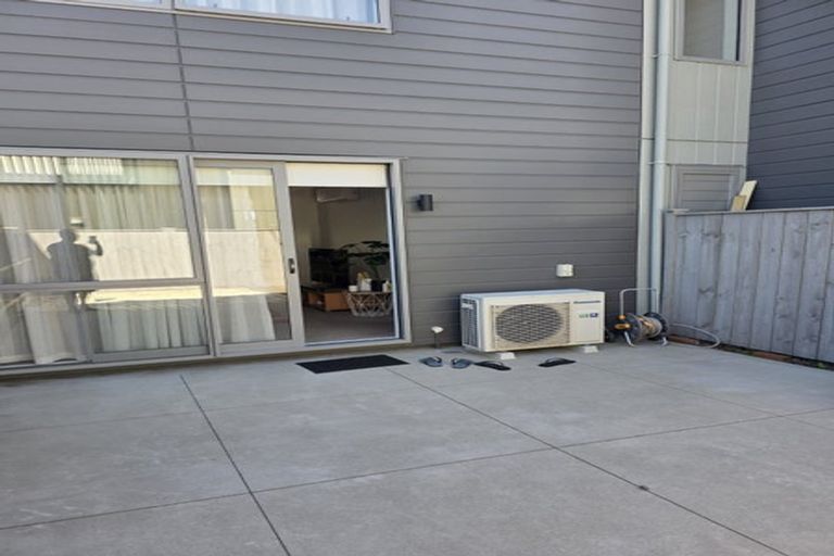 Photo of property in 14 Rauriki Lane, Rosehill, Papakura, 2113