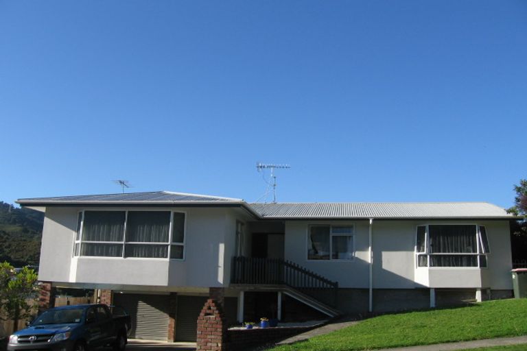 Photo of property in 5 Tiroiti Grove, Stokes Valley, Lower Hutt, 5019